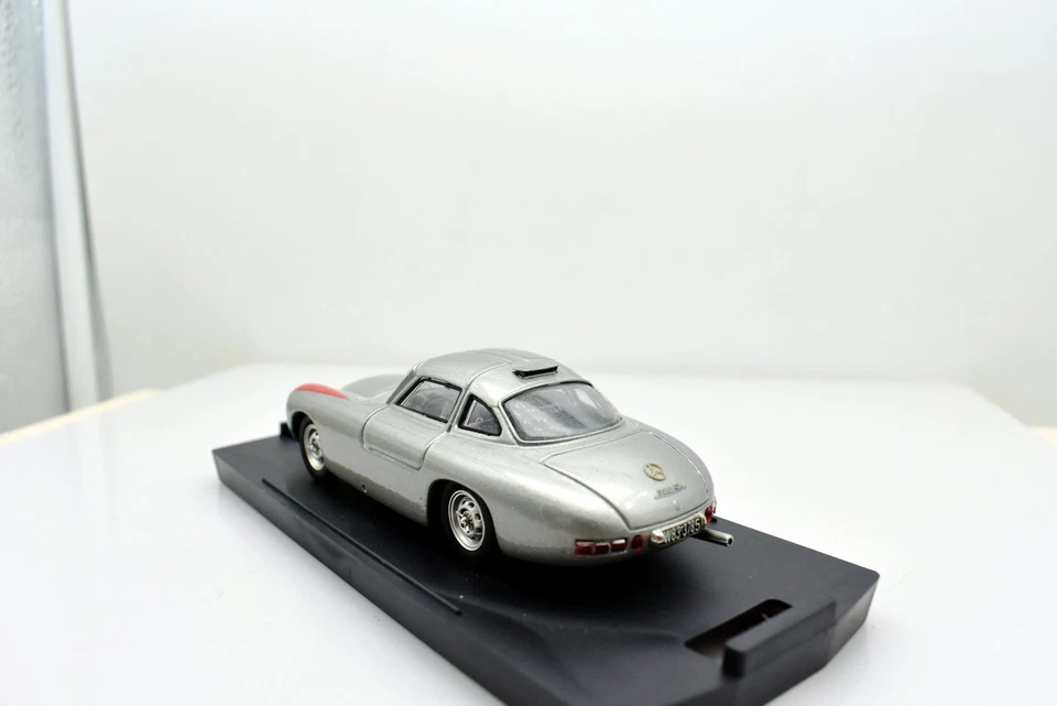 Modellino auto 1:43 MERCEDES 300 SL diecast modellismo statico bang collezione - Immagine 3 di 4