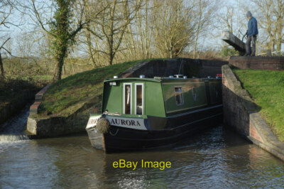 Photo 6x4 Lock 44 Wilmcote Flight Aurora' emerges from lock 44 on her way c2015