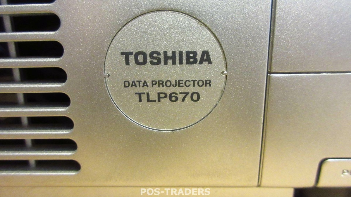 TOSHIBA TLP670E Projector Beamer 3LCD XGA 1300 Lumens POWERS ON