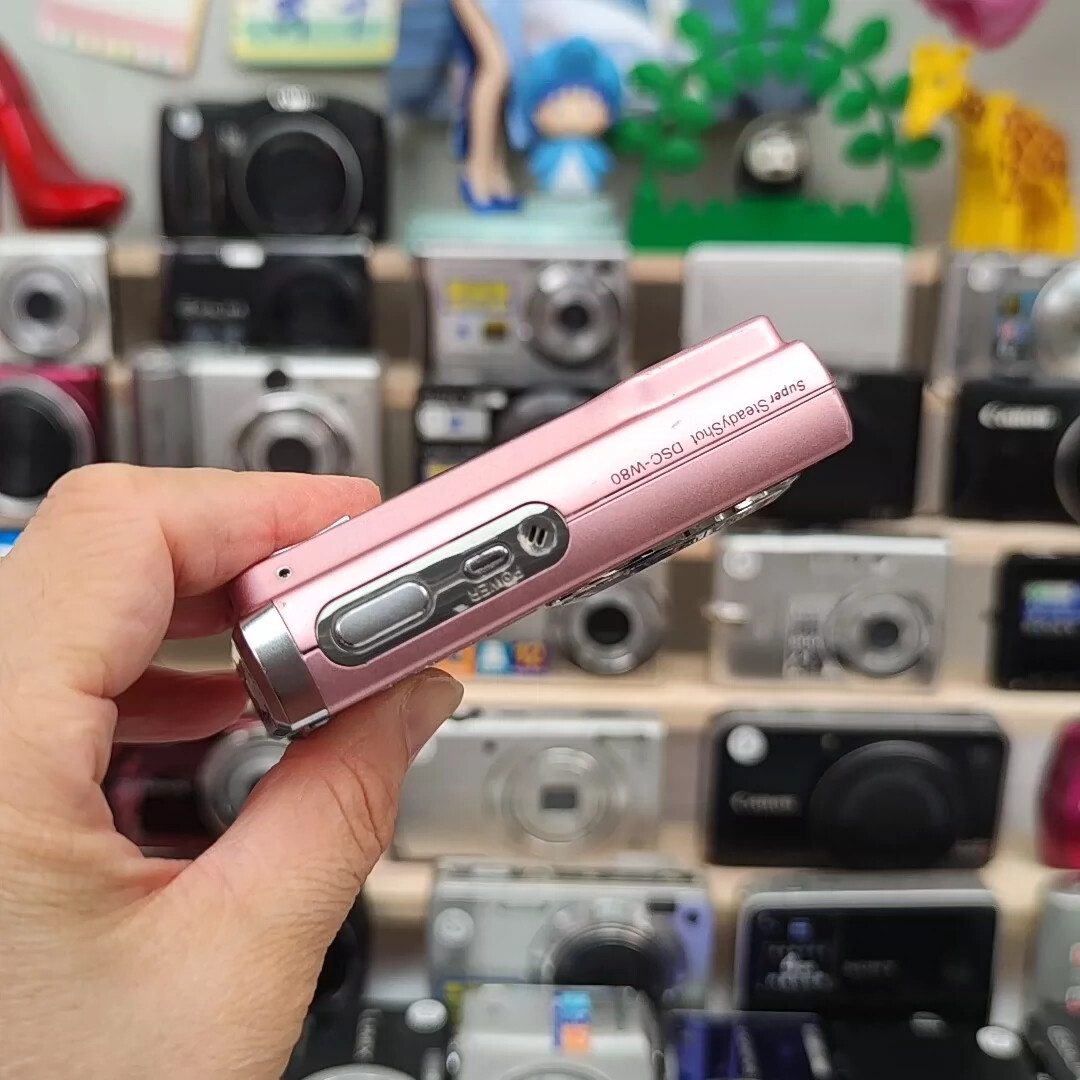 Sony Cybershot DSC W80 7.2MP Digital Camera w/3x Optical Zoom 90