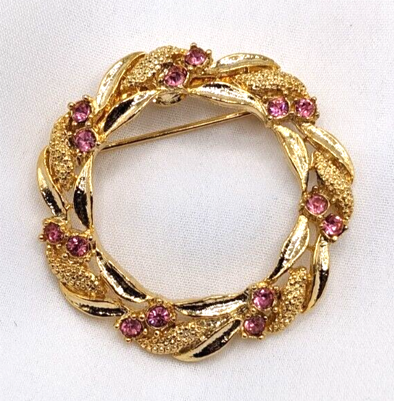 Vintage Gerrys Wreath Pin Brooch Pink Rhinestone Textured Gold Tone
