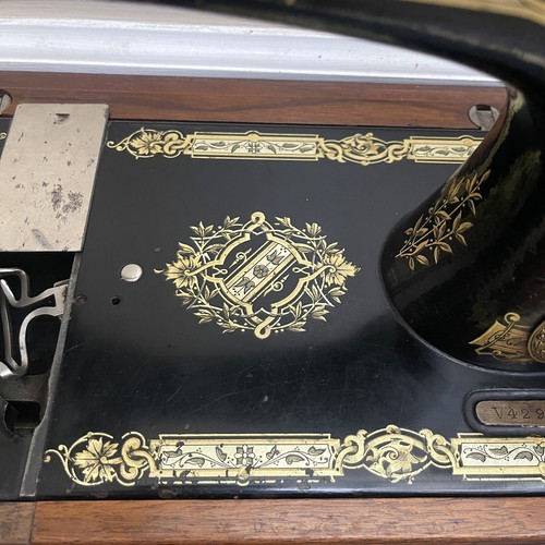 Antique 1908 Singer 28K Hand Crank Sewing Machine Ornate Case & Top Works - Picture 4 of 24