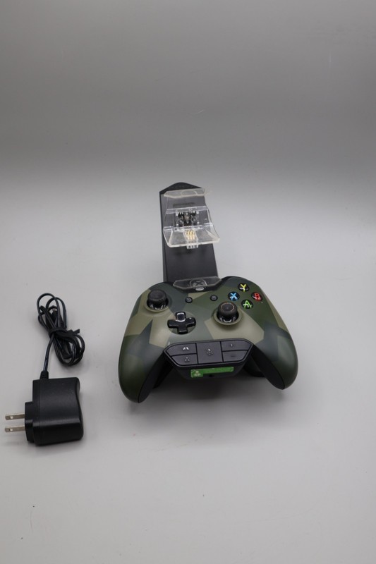 1 Camo Xbox Wireless Controller With Energizer Charging Station- Dut's Deals