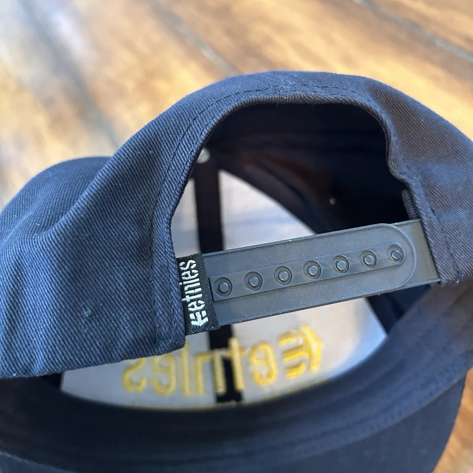 Vintage Etnies Skateboarding SnapBack Hat Navy Blue Skate Y2K Cotton - Image 4 of 4
