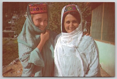 HUNZA WOMEN IN TRADITIONAL DRESS Hunza Pakistan Unposted