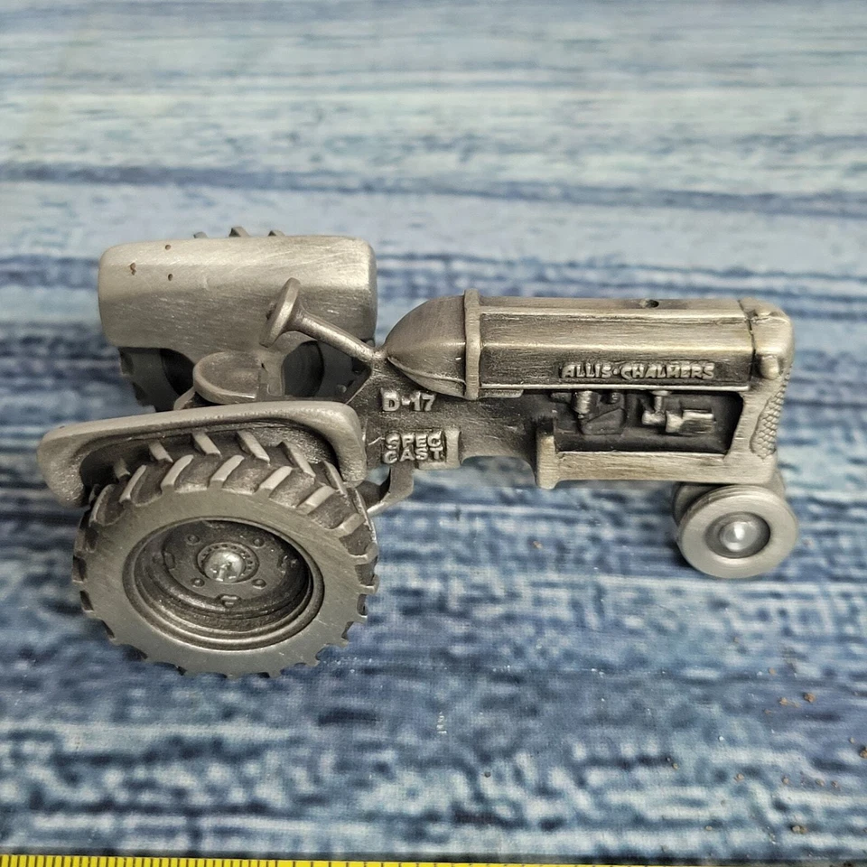 Vintage Speccast 1/64 scale Allis-Chalmers D-17 pewter display tractor  - Image 2 of 4