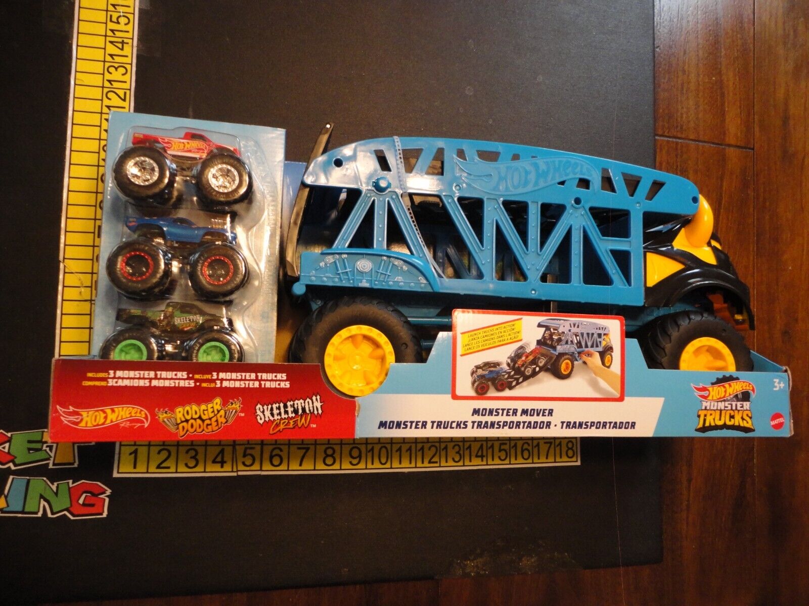 Hot Wheels - Transporteur Monster Mover et 3 Véhicules Monster Trucks