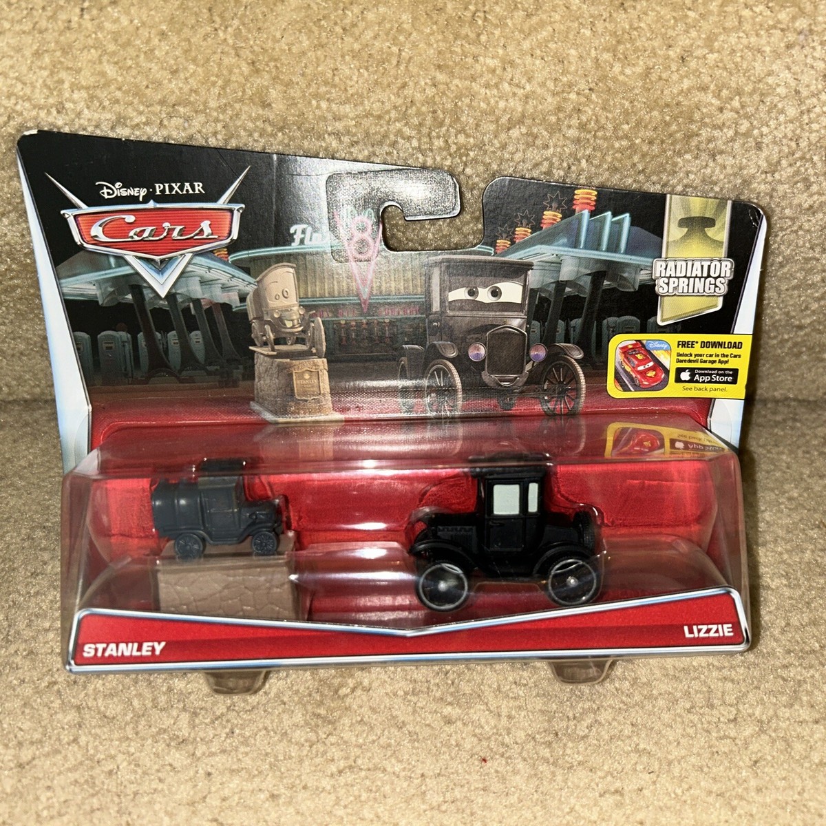 Disney Pixar Cars Stanley Statue & Lizzie 2-Pack Radiator Springs