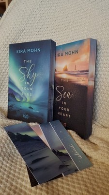 Kira Mohn SIGNIERT | Sky in Your Eyes | Sea in Your Heart | Chest Of Fandoms