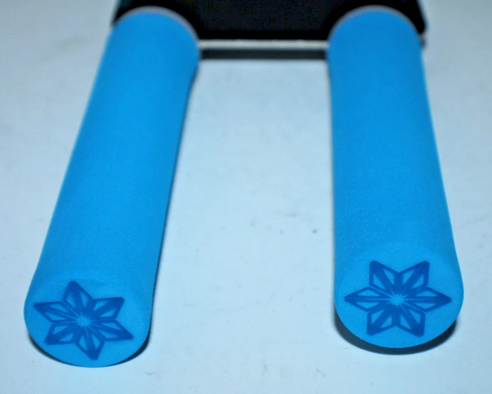 SUPACAZ Supalite 9g Lightweight Slip-on Bike Handlebar Grip Neon Blue Ships Free - Image 4 of 4