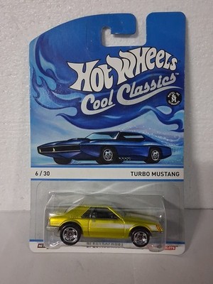 HOT WHEELS 2013 - COOL CLASSICS. FORD TURBO MUSTANG. Green. (BROKEN BLISTER)