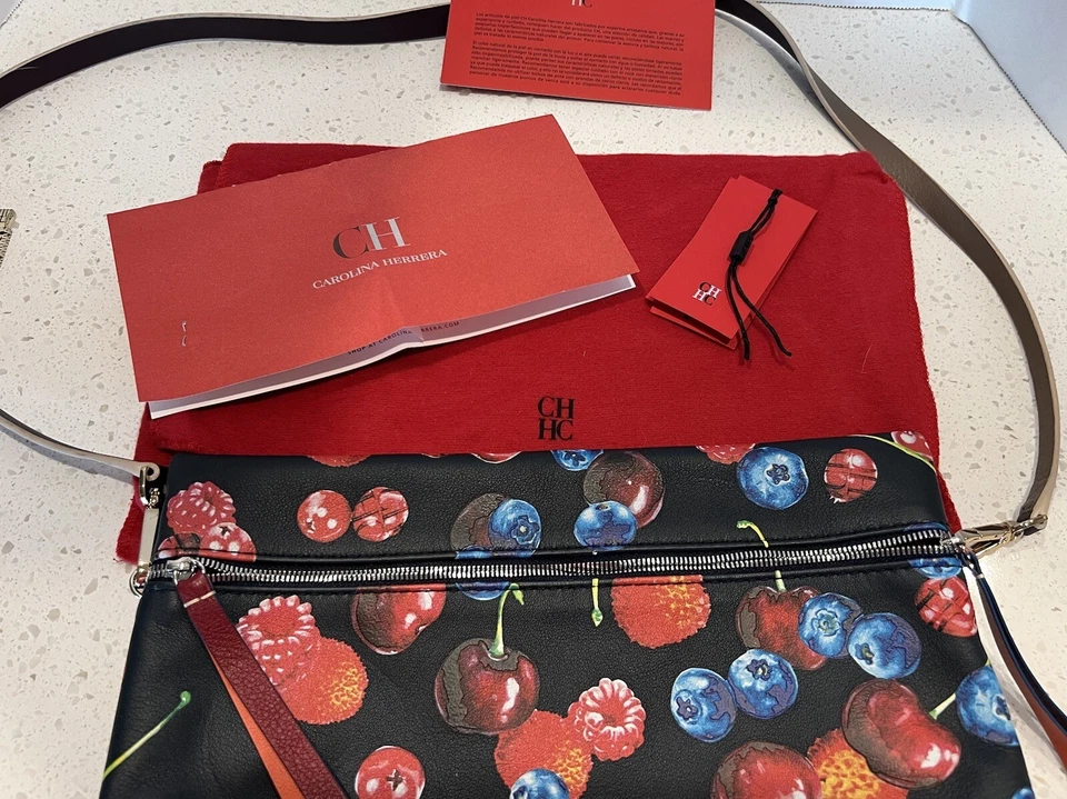 Cartera Carolina Herrera / Fondo negro - fruta Foto 3 de 4