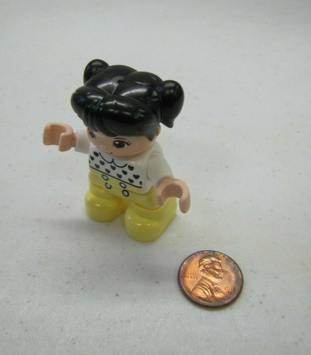 Lego Duplo Toddler Girl Daughter White Shirt Yellow Pants Figure Asian Hispanic - Picture 2 of 3