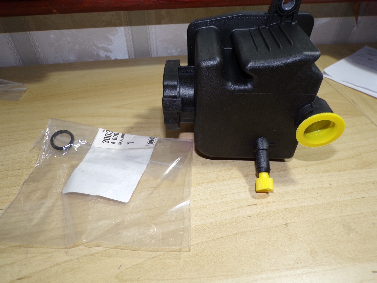 A0004600183 Bowl Tank Oil Power Steering MERCEDES Class E320 for 