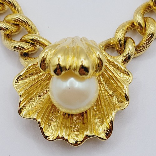 IVANA TRUMP Chunky Gold Tone Chain Faux Pearl in Oyster Shell Necklace 17 Inch - Picture 9 of 23