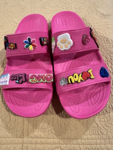 Crocs Womens Classic Dark Pink Sandal Size 7 With 14 Charms NEW