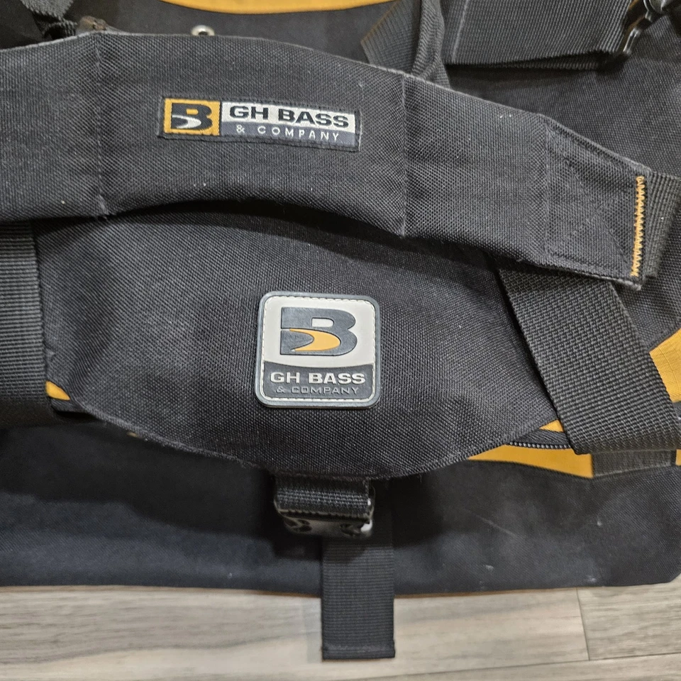 Vintage G.H. Bolso de lona Bass & Co. negro y amarillo de nailon 23x12x12" años 90  Foto 3 de 4