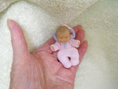 Hand made OOAK Dollshouse miniature clay 1/12th jointed 6 cm baby