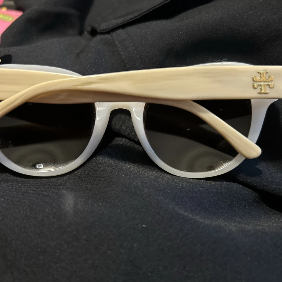 Gafas de sol Tory Burch TY7080 1410/13 blancas 51-22-135 3N (sin estuche original) Foto 4 de 4