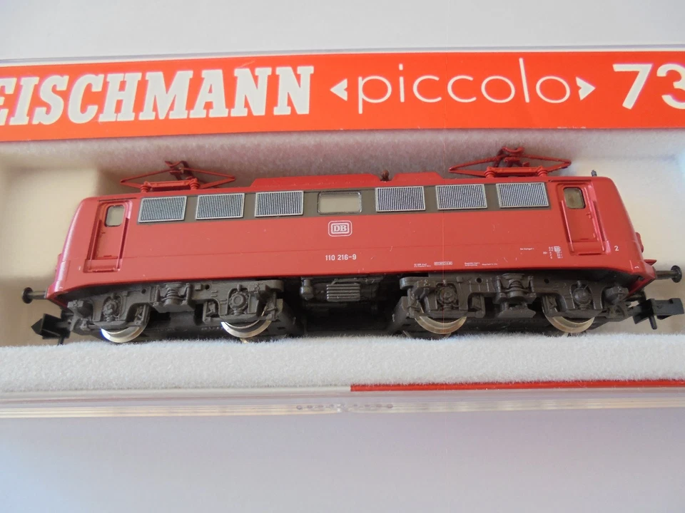 Fleischmann N, 7336, BR 110 Nr. 110 216-9, rot m. Lätzchen, DB-Keks, neu/OVP 