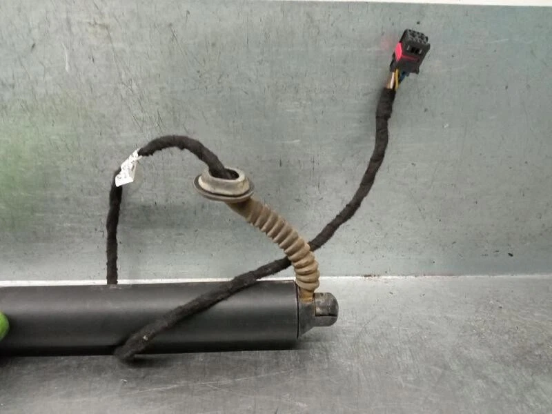 8U0827851 5678079 Gas Strut Boot for AUDI Q3 (8UB 8UG) 2.0 TDI 2011 - Image 3 of 4