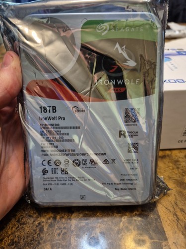Seagate 18TB 7200 RPM 256MB Cache 3.5" 6.0Gb/s ST18000NT001 Hard Drive Internal - Afbeelding 5 van 5
