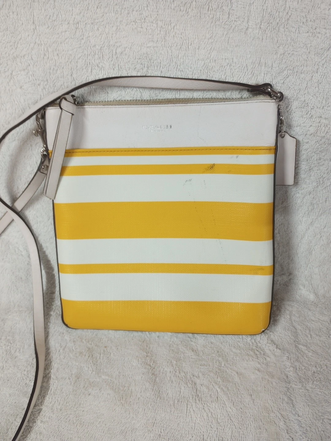 Borsa a tracolla Coach tela Swinpack a righe giallo bianco 8 5 x 8 imperfezioni