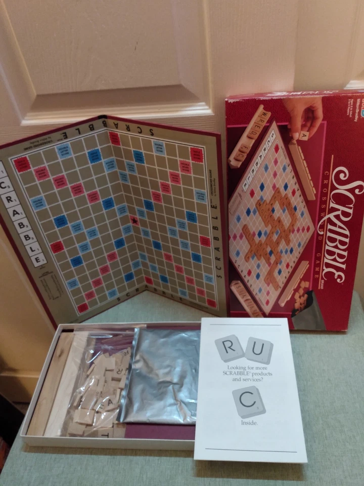 5 Vintage Hasbro Board Games Bundle - Battleship Clue Parcheesi Scrabble & Sorry - Image 4 of 4