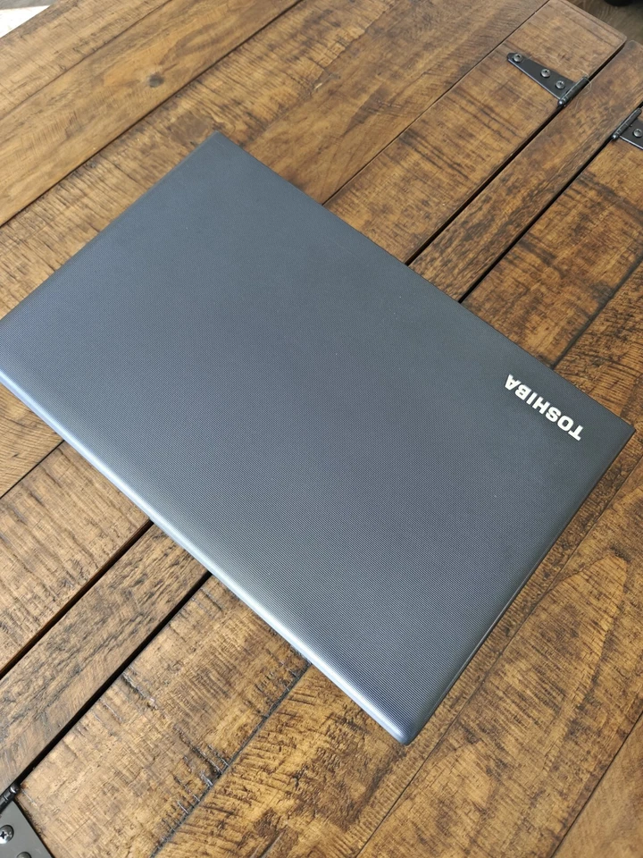 Toshiba Tecra A50-A Intel Core i3-4300M 2.4GHz CPU 16GB 1TB SSD 16" Wins 11 Pro. - Image 3 of 4