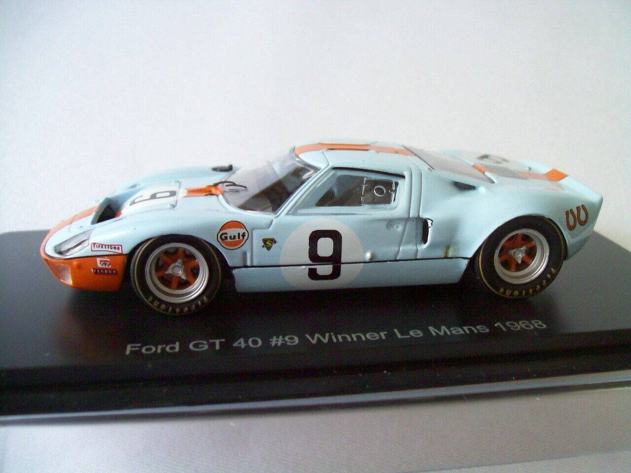 1/18 Spark Ford GT 40 No.9 Winner 24H Le Mans 1968 P. Rodriguez