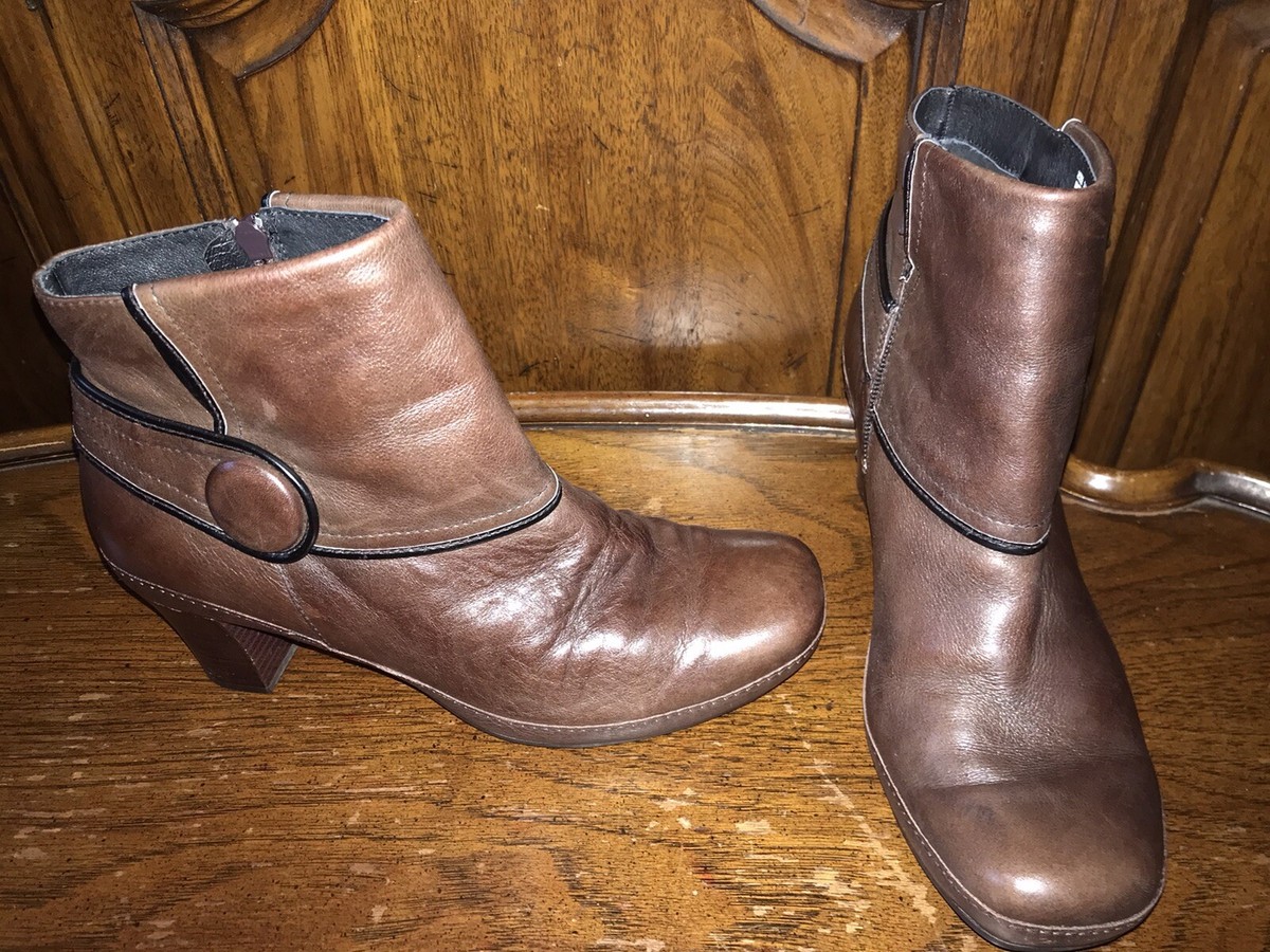 Clarks Brown Leather Zip Side Strap Button Boots 85059 Size  display picture 1