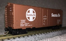 NEW! MICRO TRAINS 21110 SANTA FE 40-foot PLUG DOOR BOXCAR