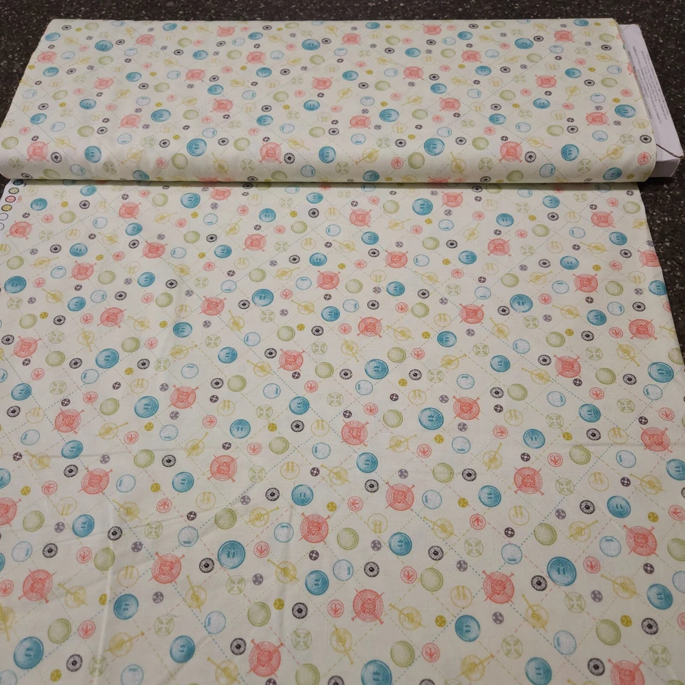 The Dressmaker Collection POR Amy Barickman Rojo Gallo Botón Verde Pálido Foto 3 de 3