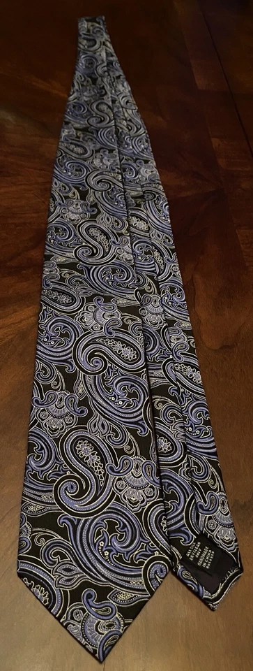 Corbata Roundtree & Yorke azul negra hecha a mano 100 % seda para hombre hecha en China Foto 3 de 4