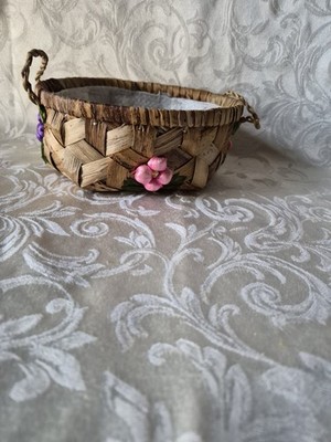 VTG MCM Small Hand Woven 6.5in Reed Basket w/3D Flowers and Handles