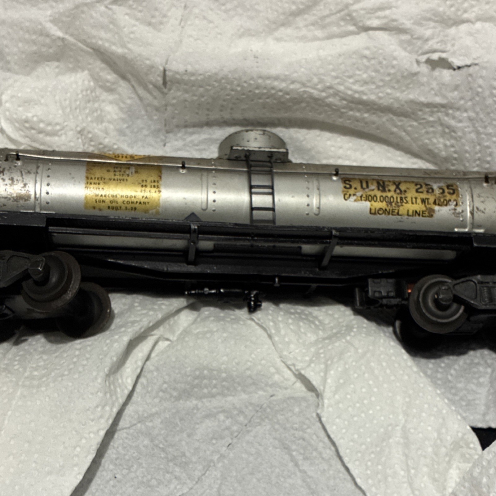 Lionel 2555 O Gauge Tank Car Sun Oil Company Silver Black Metal Model