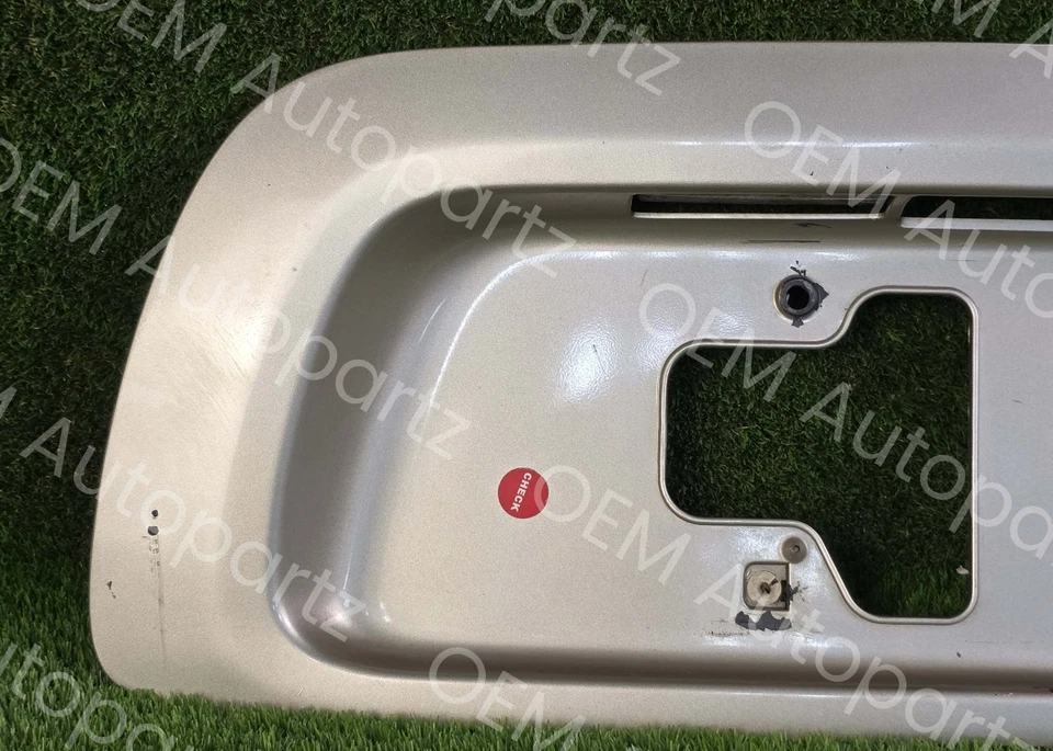 Puerta levadiza trasera Toyota Sequoia 2001-2007 soporte placa pestillo adorno OEM Foto 4 de 4