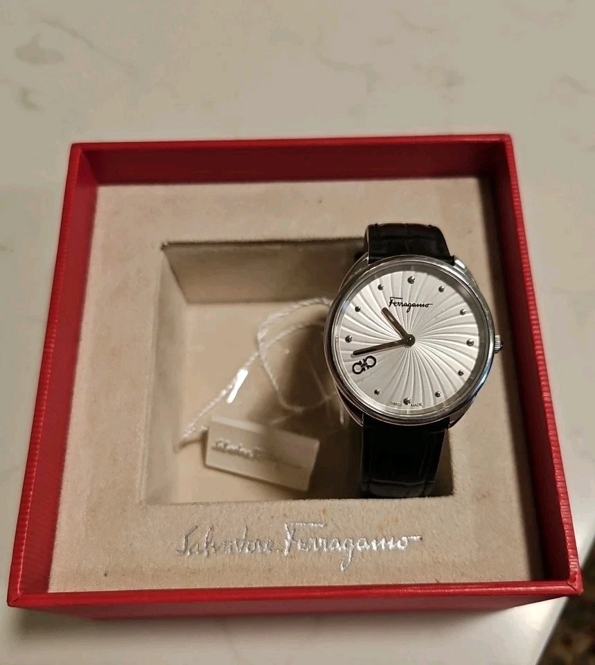 Reloj Ferragamo Mujer Cuir Croc Correa Cuero Negro Repujado, 34mm Foto 3 de 4