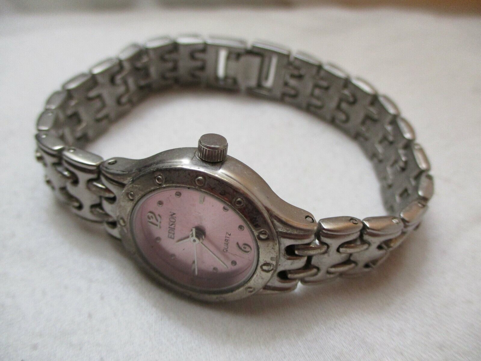 Edison Analog Wristwatch with Quartz Movement