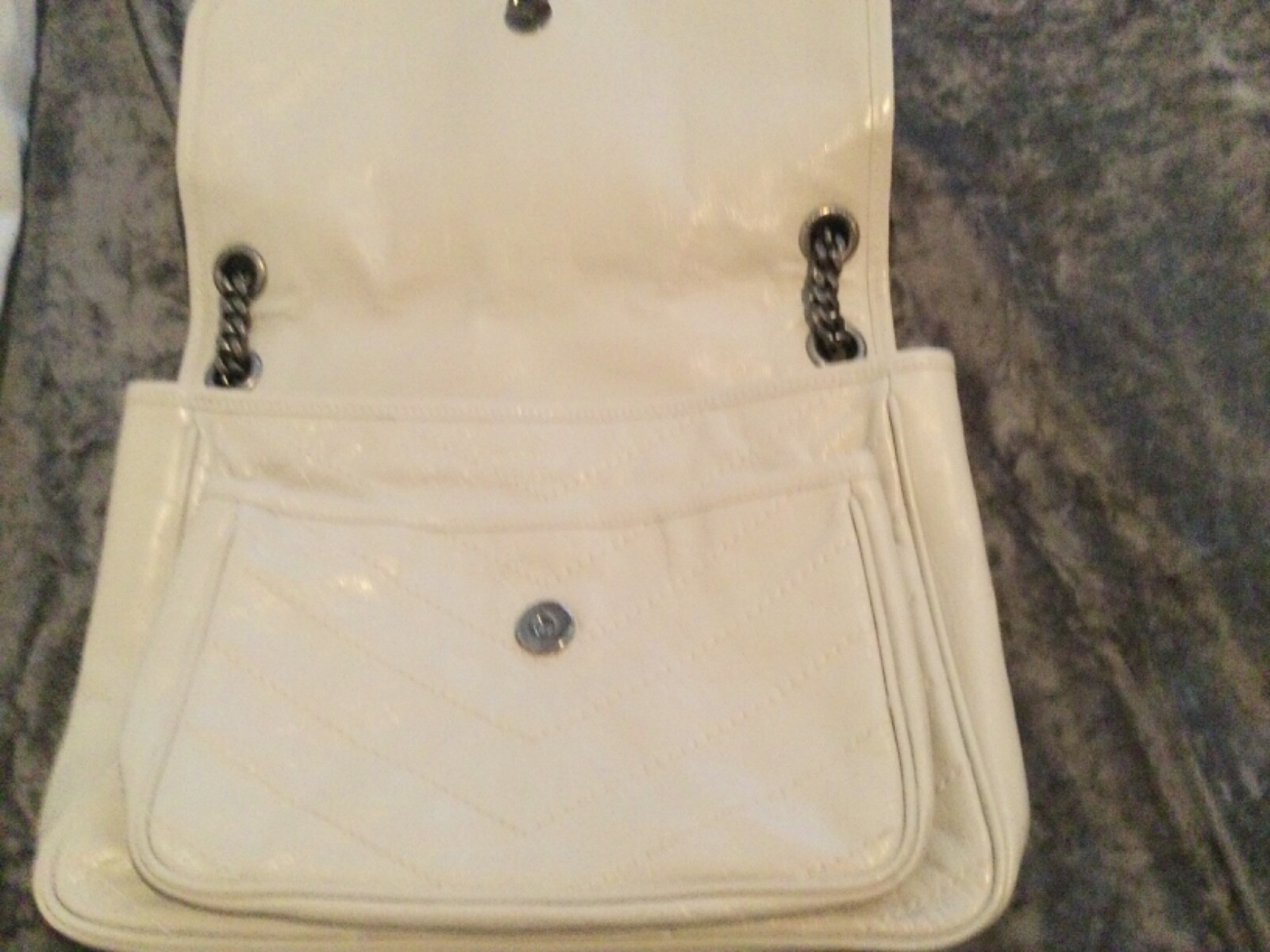 SAINT LAURENT YSL Borsa a catena media Niki bianca antica