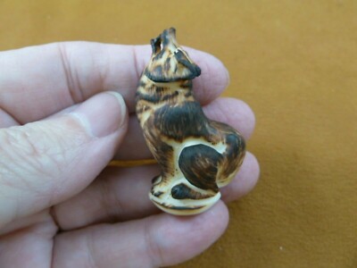 (tb-wolf-7) brown howling Wolf TAGUA NUT palm figurine Bali love wolves