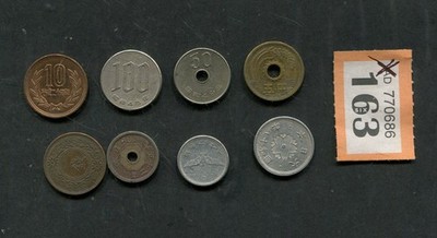 Lot 8 Münzen Japan