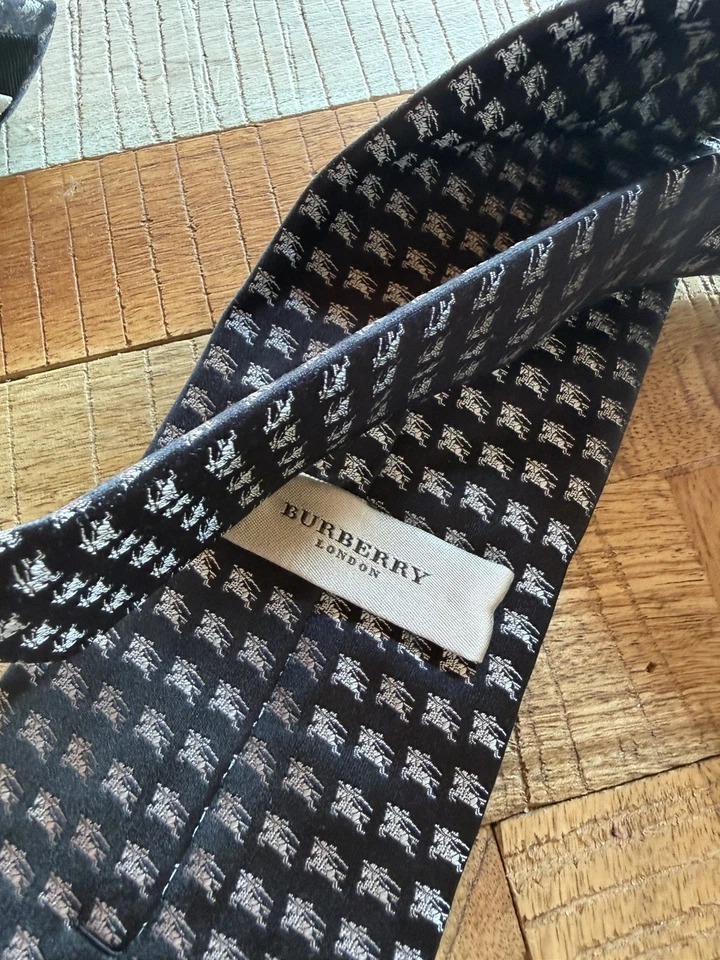 Burberry Krawatte Luxus Schwarz Silber gemustert Zustand Top wie Neu NP 270 - Bild 3 von 4
