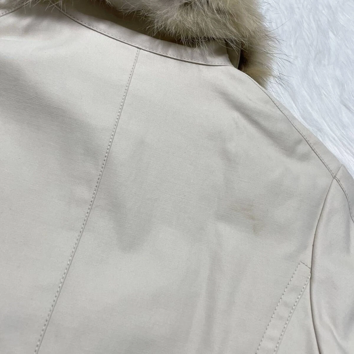 LOUIS VUITTON（LV） Giacca blusa con cintura pelliccia Louis Vuitton modello collezione autentica 38 avorio