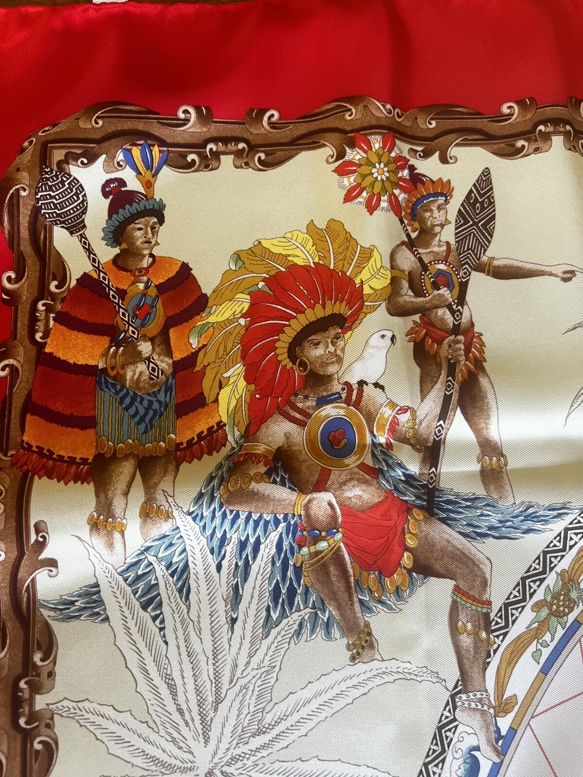 Authentique foulard Gucci en soie avec carré amérindiens 35