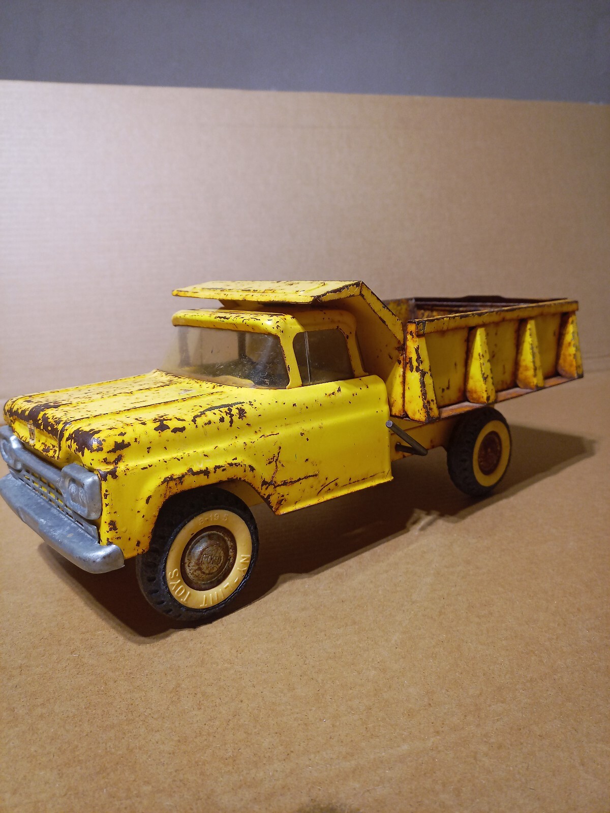 RARE Vintage early 1960's NYLINT Ford Hydraulic Dump Truck | Yellow