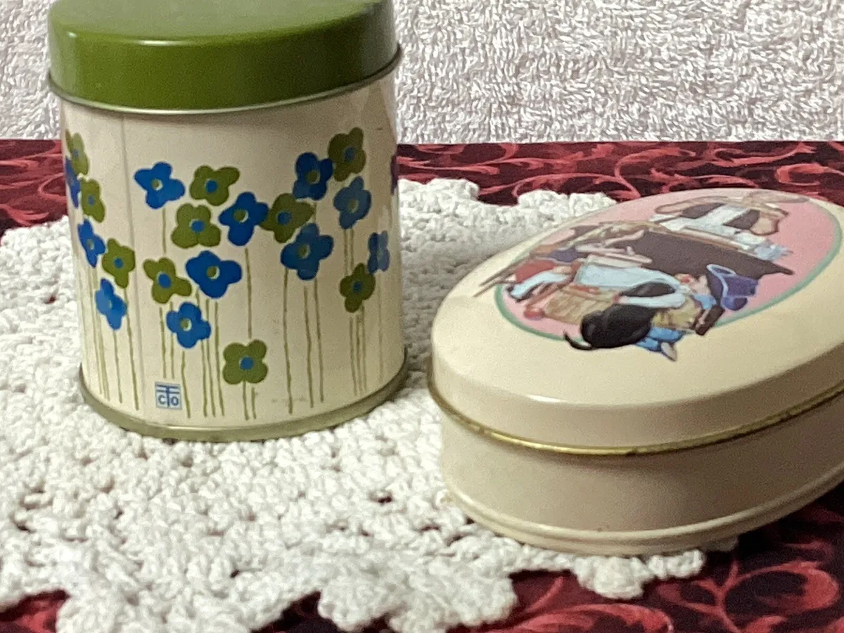 VTG 2 Small Tin Containers 1 Retro Colors Blue/Green, Avon 1983  “Grandmother”