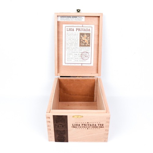 Lote de 5 Caja de cigarros de madera vacía Liga Privada Corona Doble T52 8" x 6" x 4,25" - Imagen 5 de 12