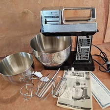 Vintage General Electric GE D1-3556-2 Stand Mixer 2 Bowls, 4 Beaters, Manual 76