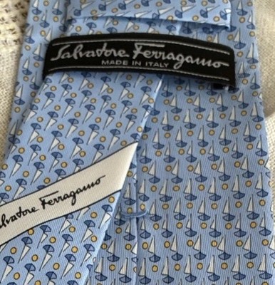Salvatore Ferragamo Seidenkrawatte 9 cm hellblau mit Segelbooten - NEU